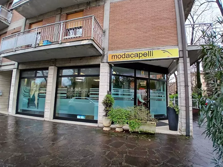 Immagine 1 di Locale commerciale in vendita  in Via della Pace 486 a Vignola