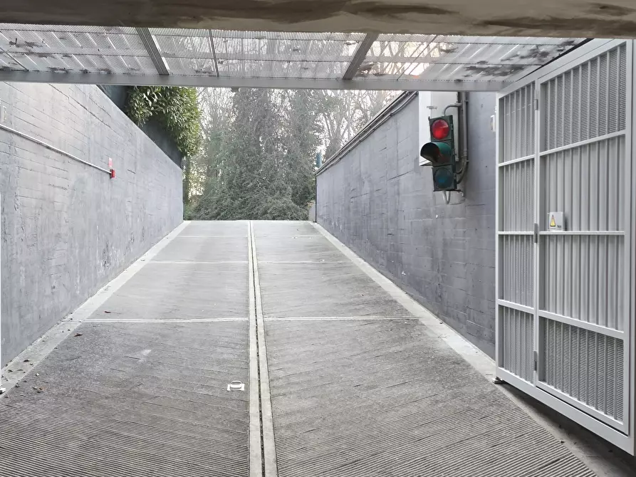 Immagine 9 di Garage in affitto  in Viale del Sagittario Traversa B 8 a Modena