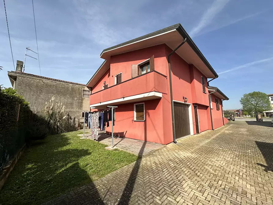 Immagine 28 di Villa in vendita  in Viale dei Mille a Rovigo