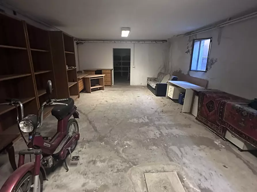 Immagine 1 di Garage in vendita  a Rovigo