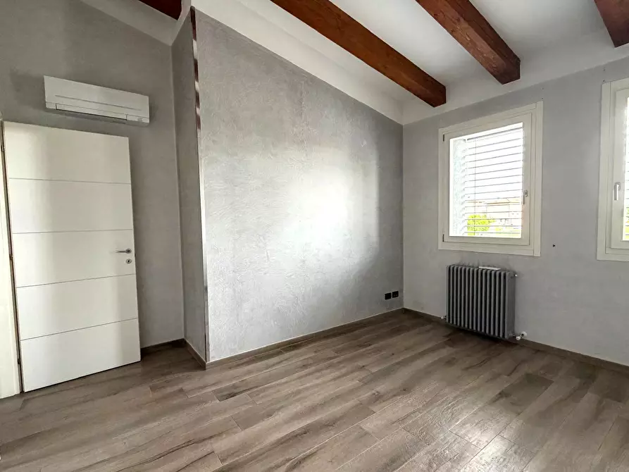 Immagine 12 di Porzione di casa in vendita  a Rovigo