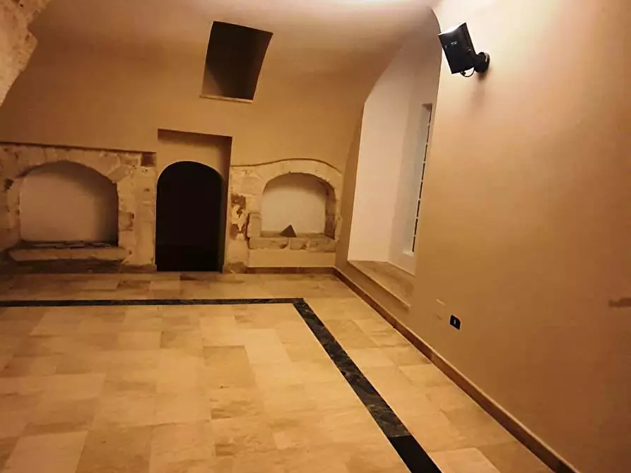 Immagine 19 di Locale commerciale in affitto  in Corso Umberto I a Casamassima