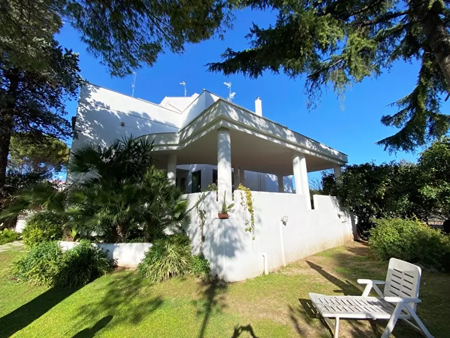 Immagine 1 di Villa in vendita  in Corso Alcide de Gasperi 376 a Bari