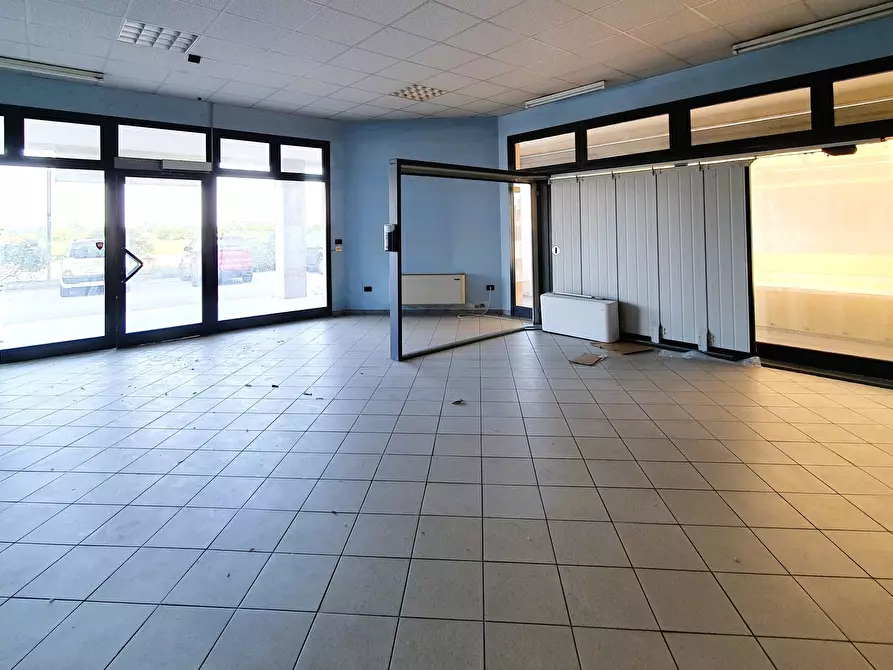 Immagine 5 di Locale commerciale in vendita  in Strada Mantova a Marmirolo