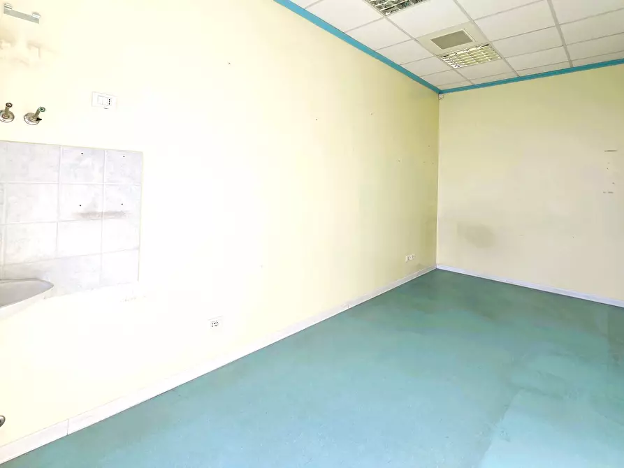 Immagine 4 di Locale commerciale in affitto  in Via Orzinuovi a Brescia