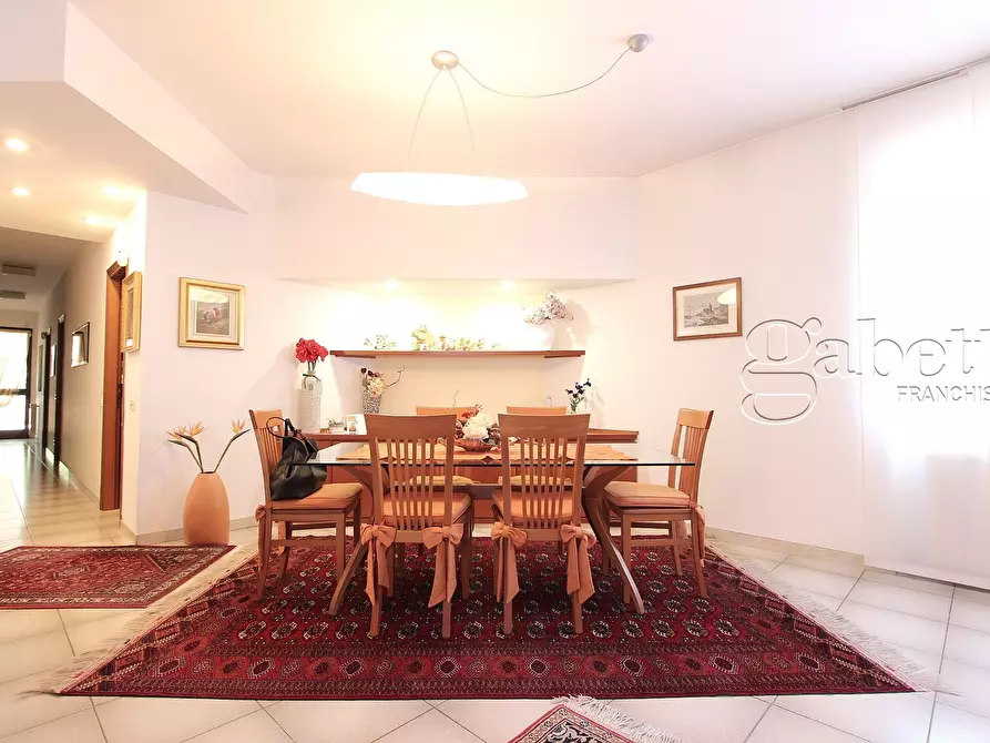 Immagine 10 di Villa in vendita  a Parabiago