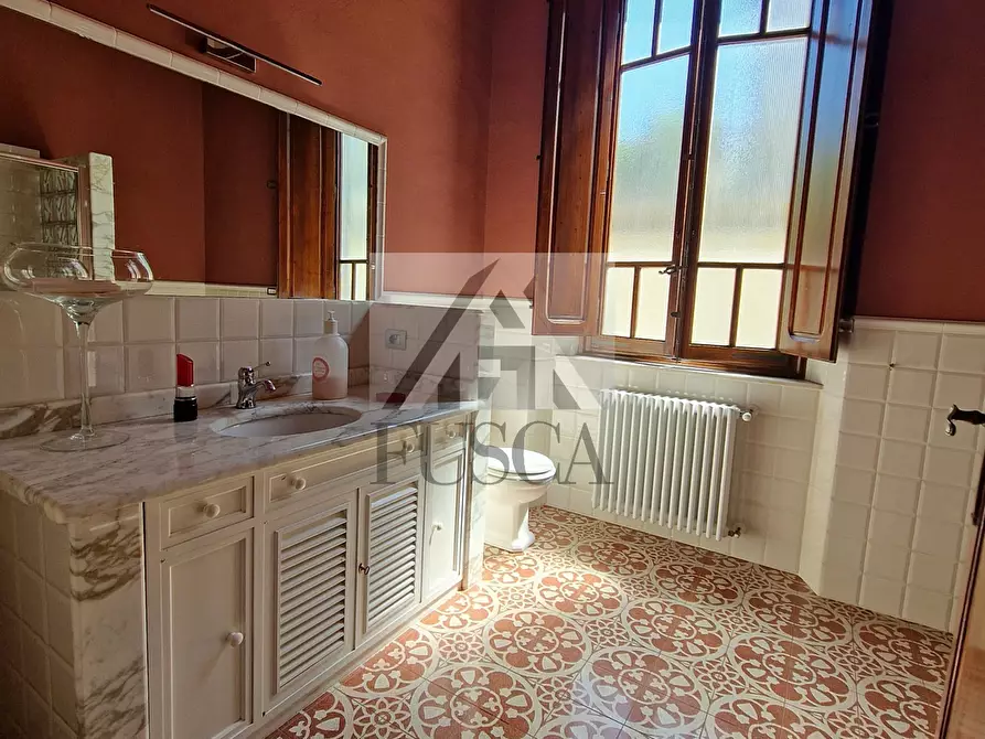 Immagine 15 di Ufficio in vendita  in Viale Giuseppe Giusti a Lucca