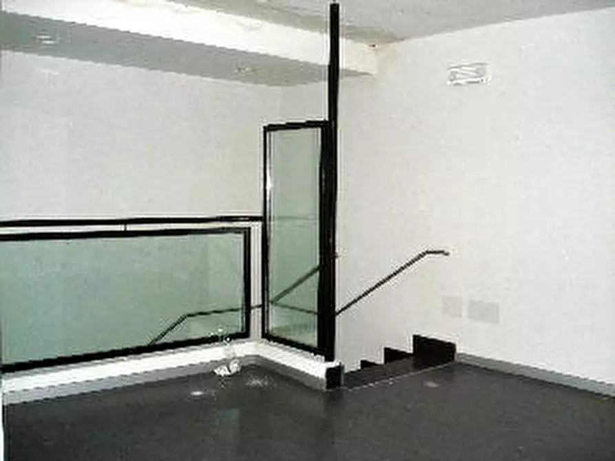 Immagine 4 di Locale commerciale in affitto  in Via Sarzanese a Lucca