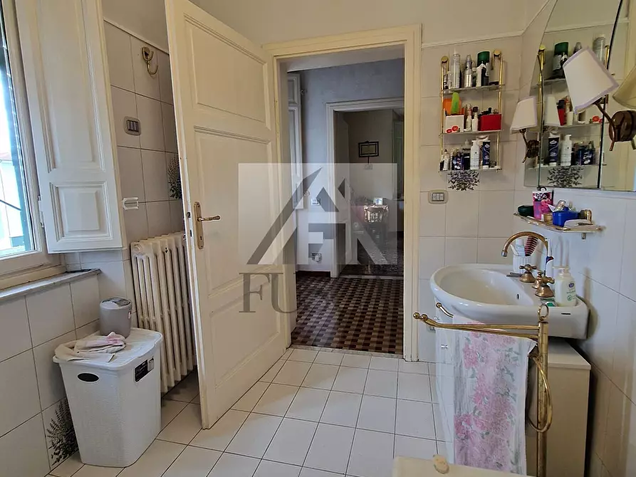 Immagine 27 di Villa in vendita  in Via Enrico Pea a Lucca
