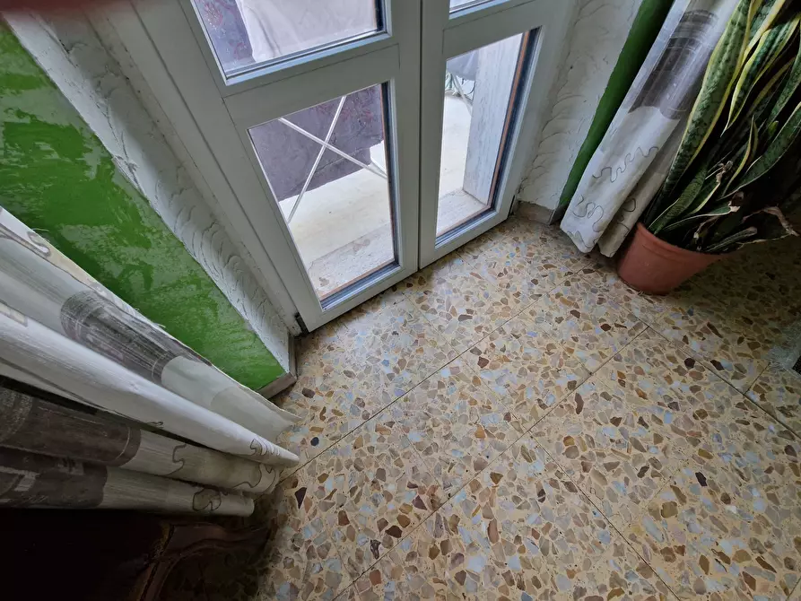 Immagine 23 di Pentalocale in vendita  in Via Fregionaia a Lucca