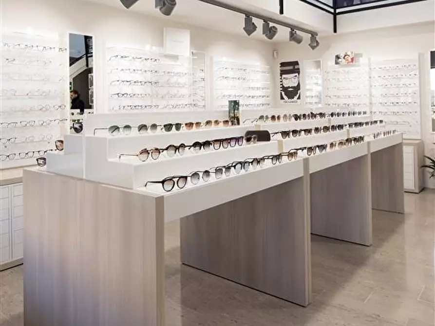 Immagine 10 di Locale commerciale in vendita  in Via Pisana a Lucca