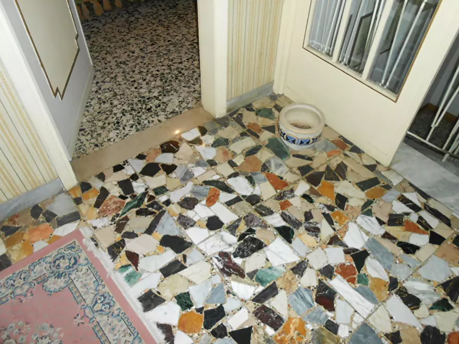 Immagine 13 di Villa in vendita  in Via per Chiatri a Lucca