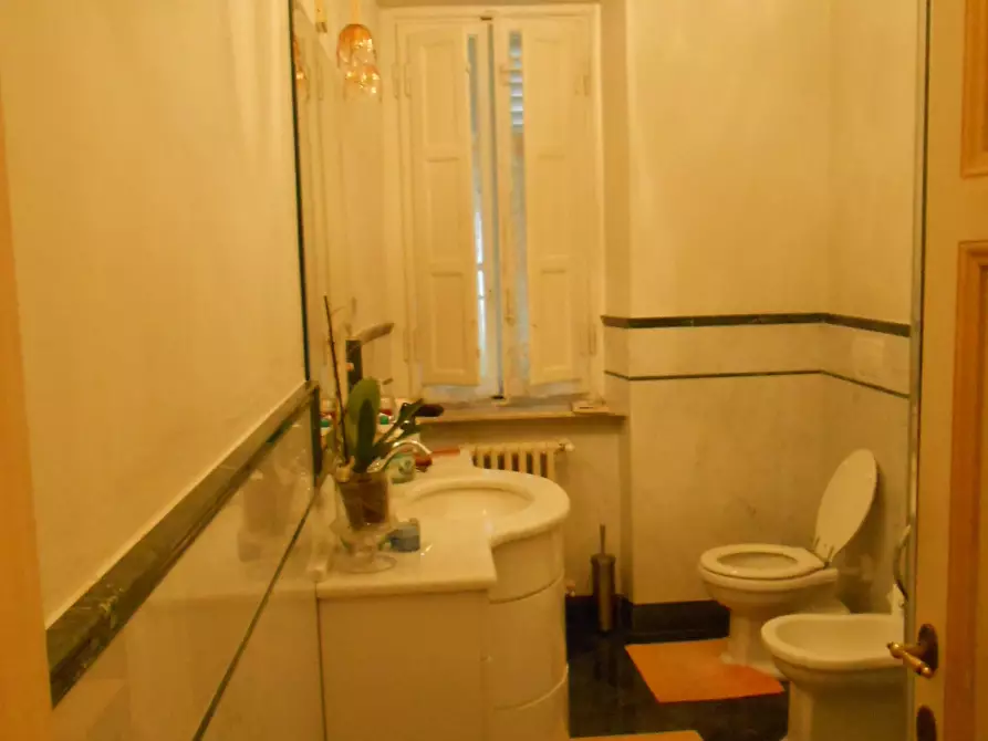 Immagine 13 di Villa in vendita  in Via Francesco Ferraris a Lucca