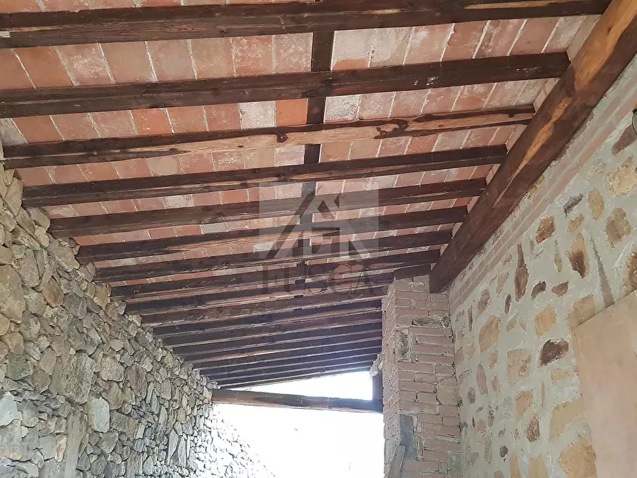 Immagine 33 di Rustico / casale in vendita  in di ronchi a Capannori
