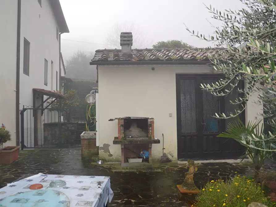 Immagine 31 di Rustico / casale in vendita  in vai elle chiesa a Lucca