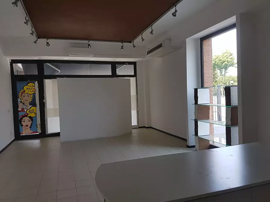 Immagine 4 di Capannone industriale in affitto  in Via Sarzanese a Lucca