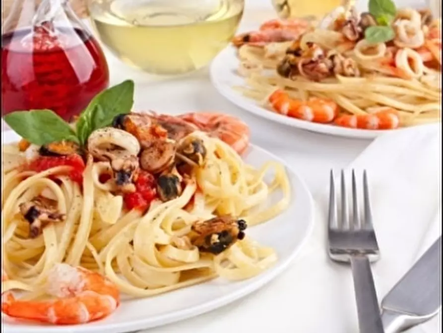 Immagine 9 di Bar / Ristorante in vendita  in vai santa croce a Lucca