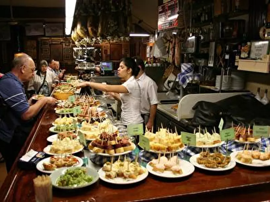 Immagine 6 di Bar / Ristorante in vendita  in fillungo a Lucca