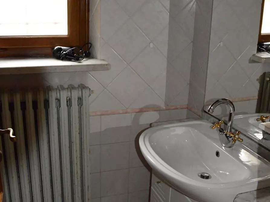 Immagine 11 di Rustico / casale in vendita  in vai elle chiesa a Lucca