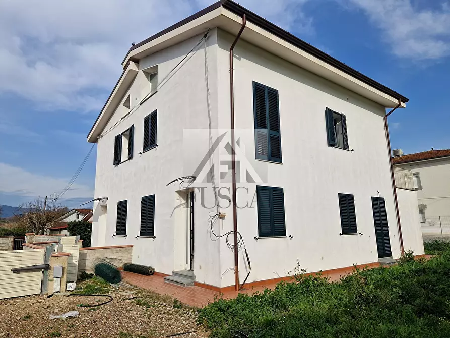 Immagine 1 di Casa bifamiliare in vendita  in Via dei Leri a Lucca