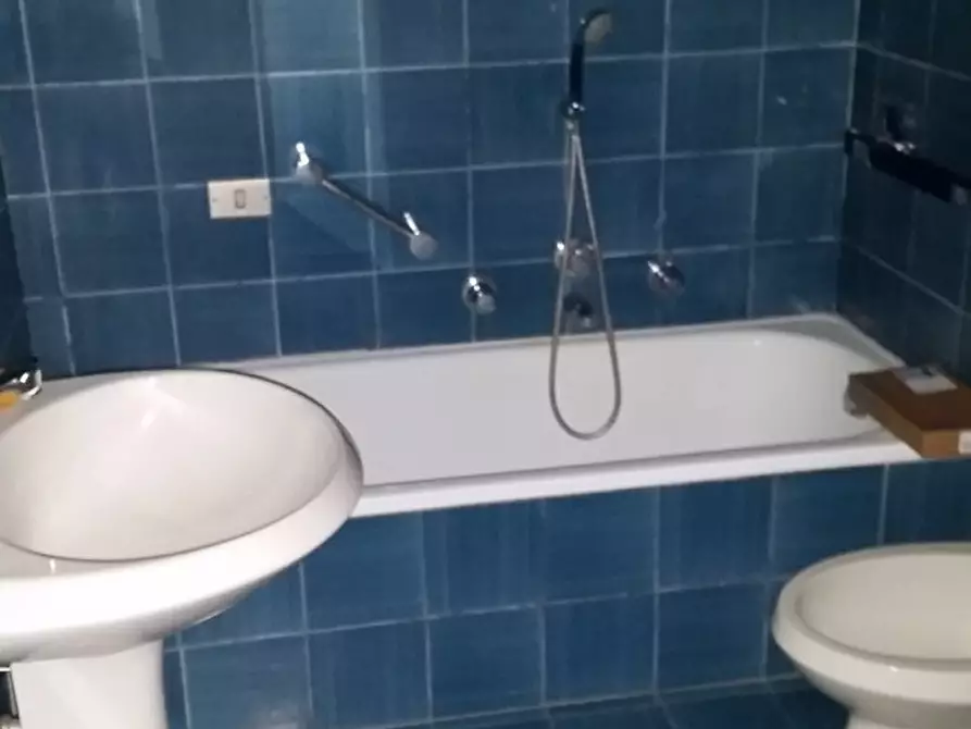Immagine 6 di Trilocale in vendita  in via giusepper giusti a Viareggio