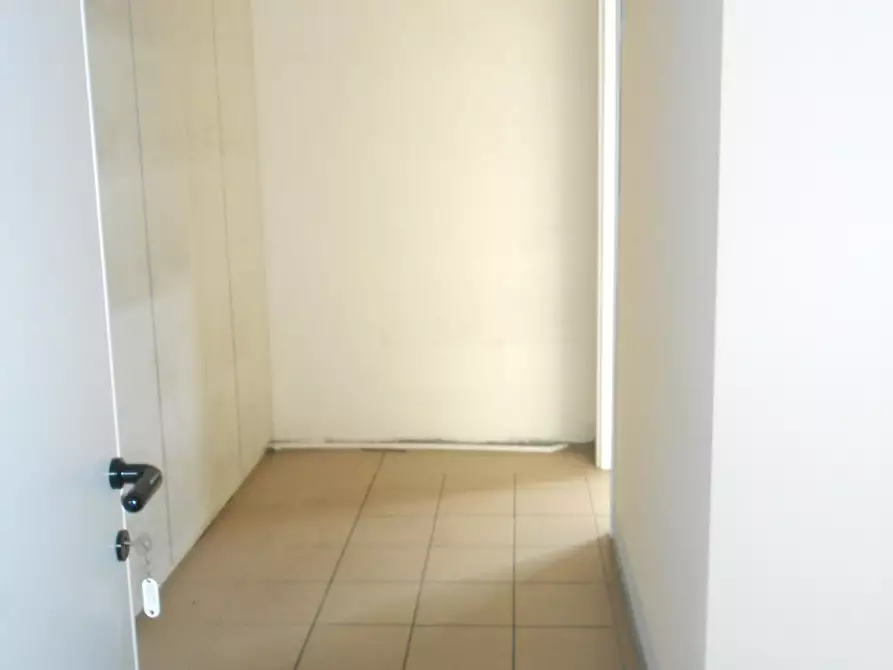 Immagine 12 di Ufficio in affitto  in via di tempagnano a Lucca