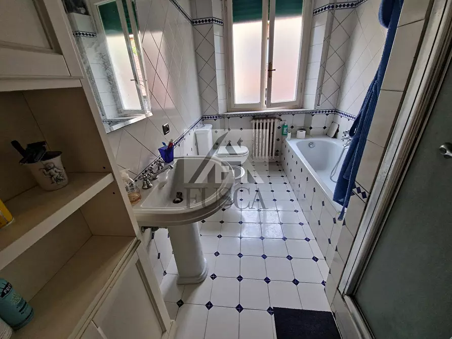 Immagine 13 di Villa in vendita  in Viale Alcide De Gasperi 37 a Lucca