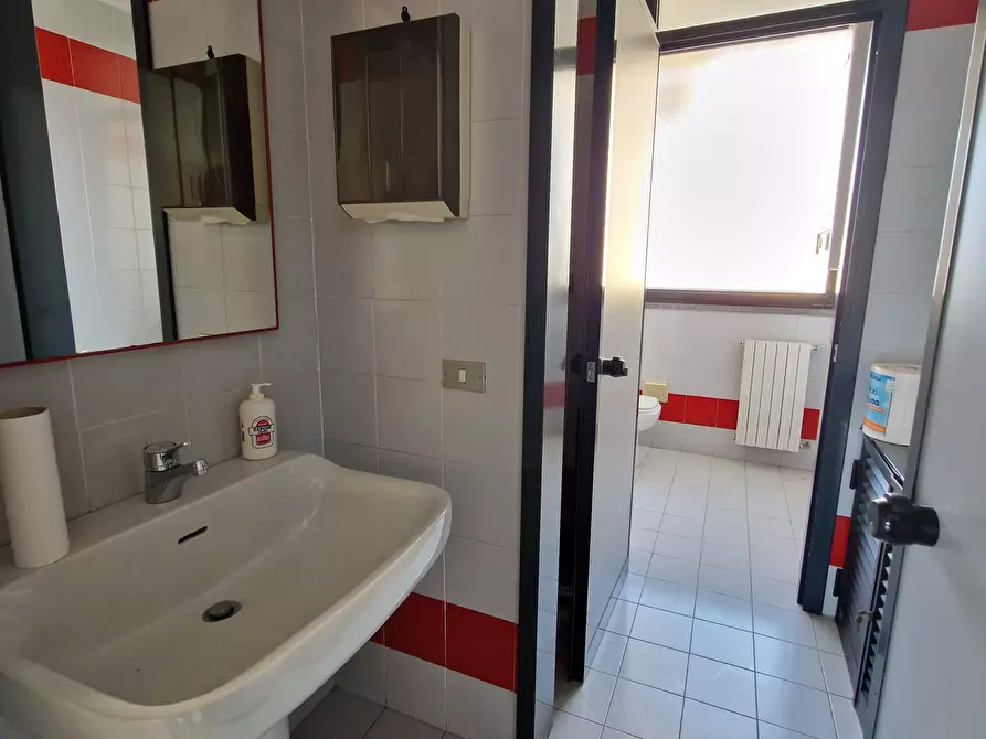 Immagine 7 di Ufficio in vendita  in Via Don Giovanni Minzoni 64 a Lucca