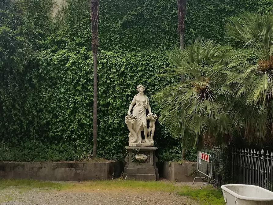 Immagine 8 di Showroom in affitto  in Giarinetto a Lucca