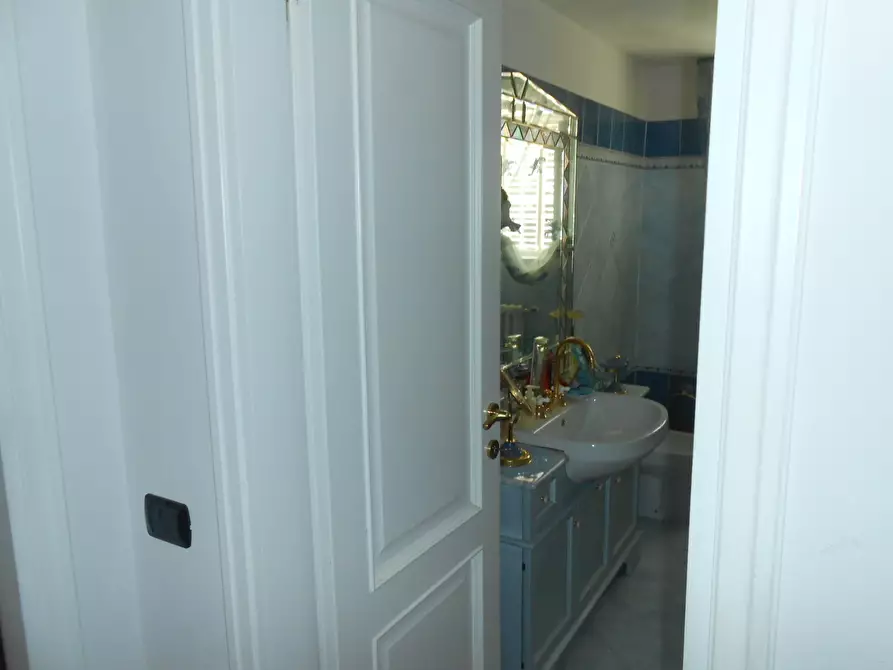 Immagine 21 di Villa in vendita  in Via per Chiatri a Lucca