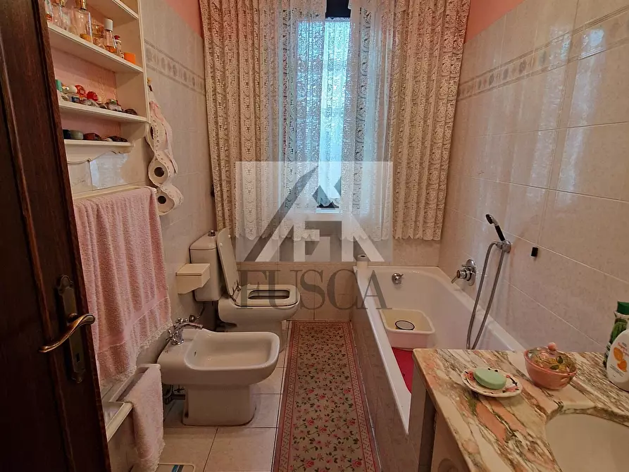 Immagine 10 di Pentalocale in vendita  in Via della Chiesa IX 164 a Lucca