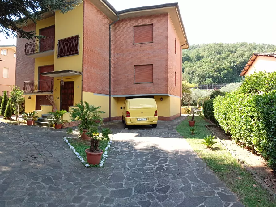 Immagine 1 di Villa in vendita  in Via Ludovica a Lucca