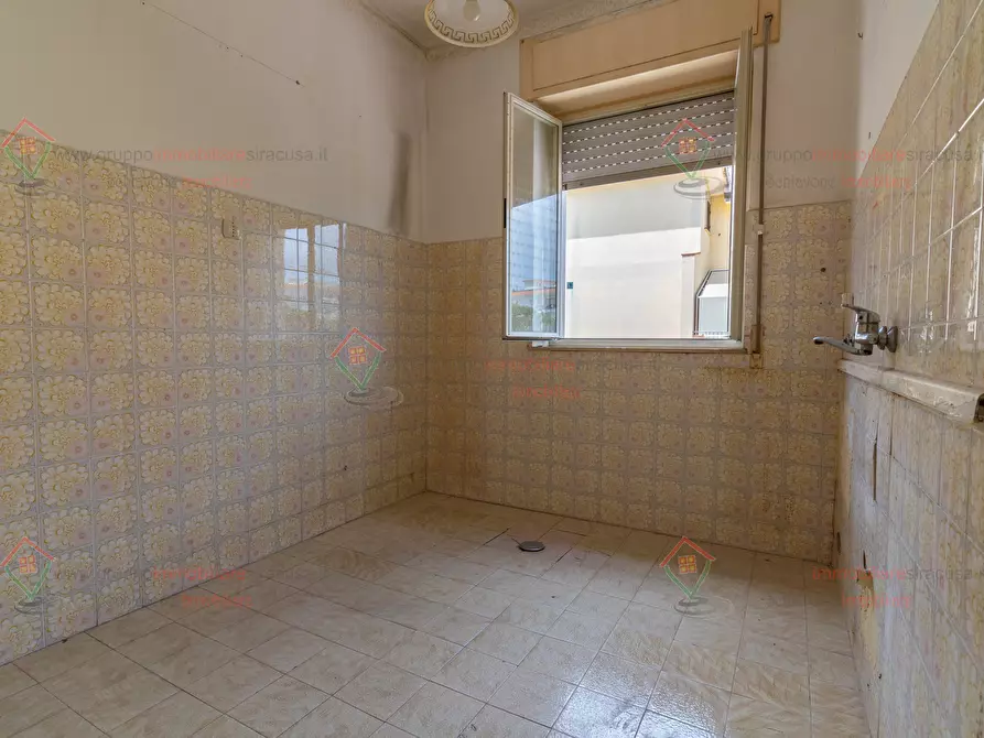 Immagine 11 di Trilocale in vendita  a Siracusa