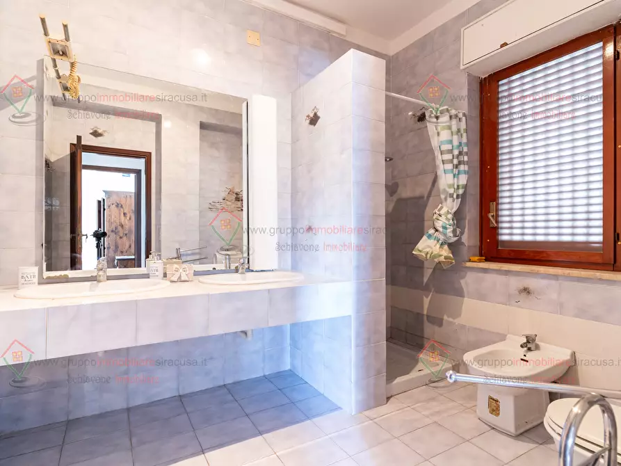 Immagine 17 di Pentalocale in vendita  a Siracusa