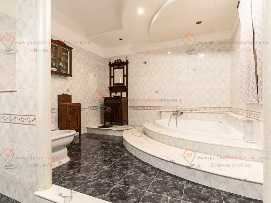 Immagine 37 di Villa in vendita  a Siracusa