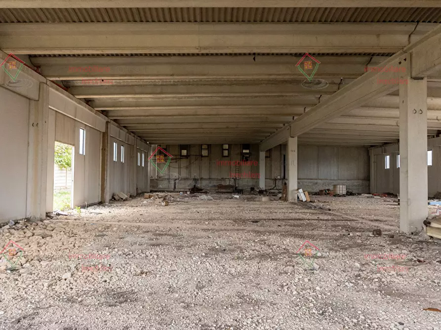 Immagine 2 di Capannone industriale in affitto  a Siracusa