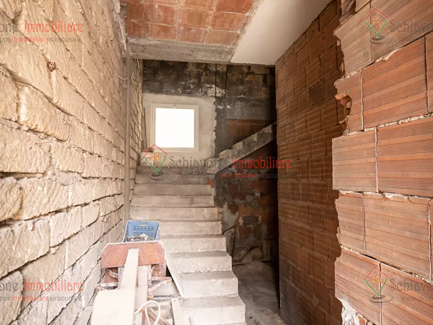 Immagine 13 di Locale commerciale in vendita  a Floridia