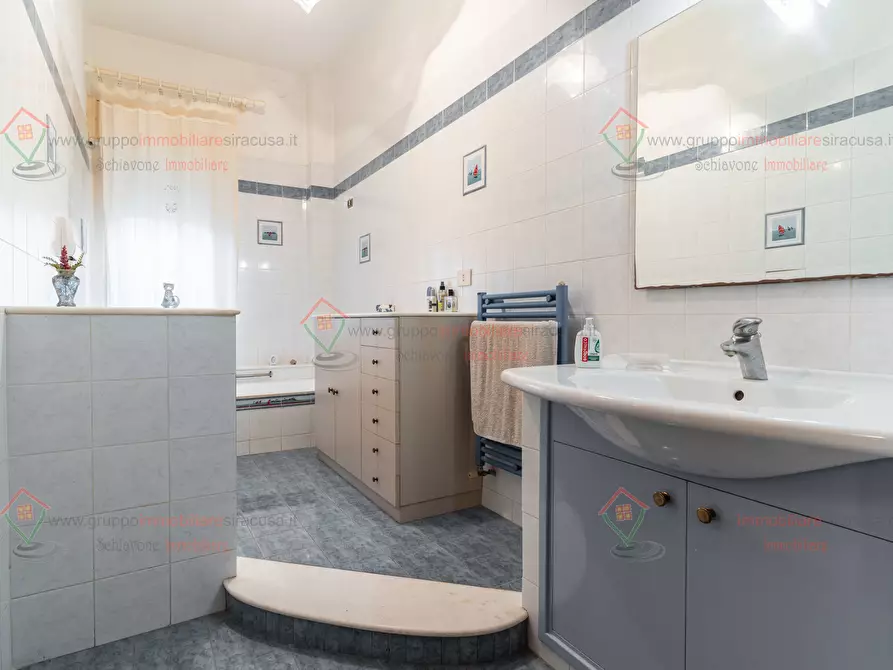 Immagine 12 di Quadrilocale in vendita  a Siracusa