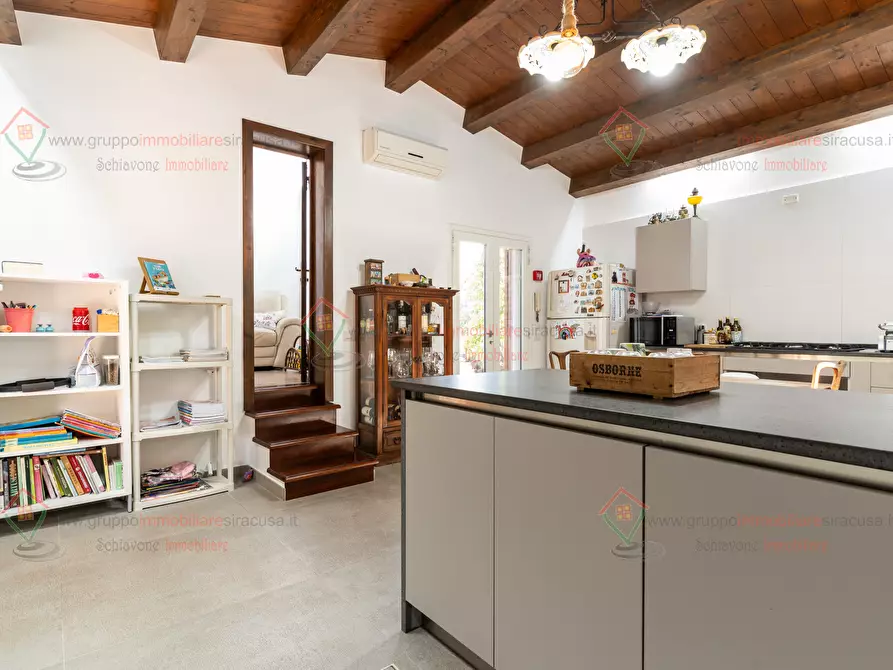 Immagine 52 di Villa in vendita  a Siracusa