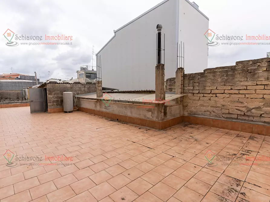 Immagine 10 di Locale commerciale in vendita  a Floridia