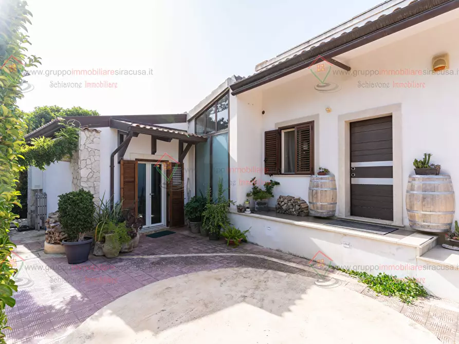 Immagine 15 di Villa in vendita  a Siracusa