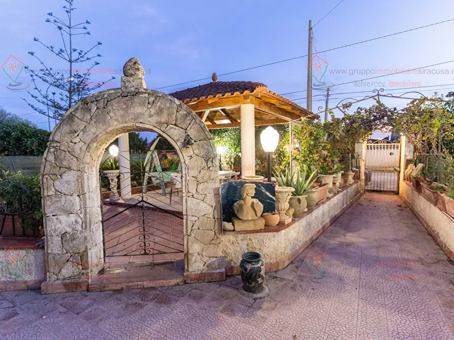 Immagine 19 di Villa in vendita  a Siracusa