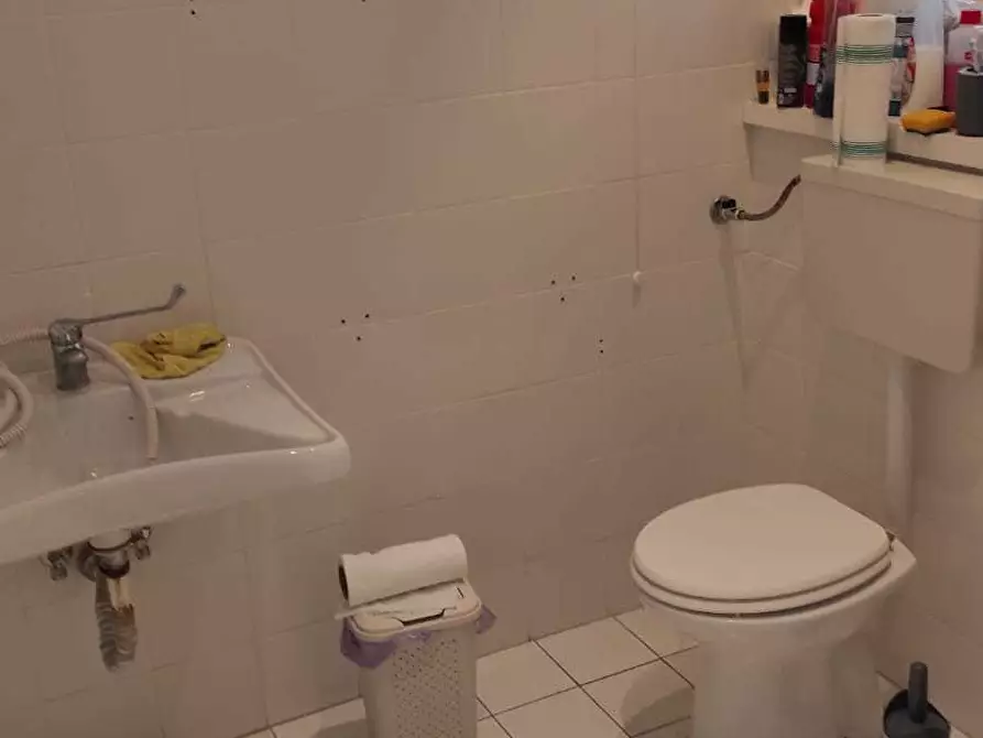 Immagine 5 di Locale commerciale in affitto  a Siracusa