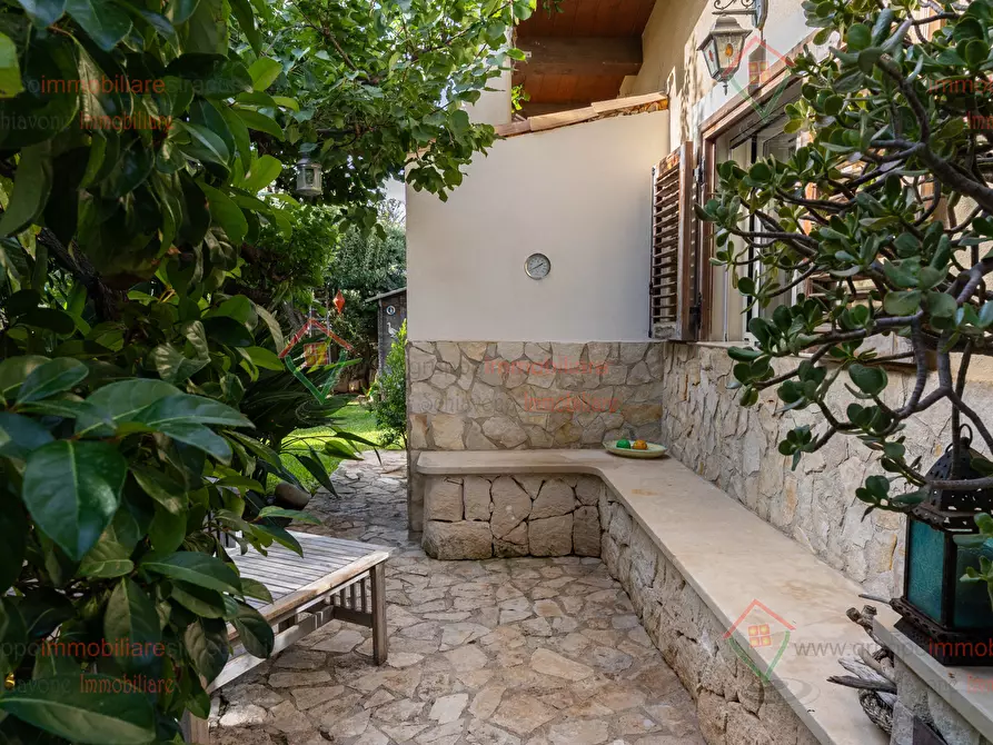 Immagine 2 di Villa in vendita  a Siracusa