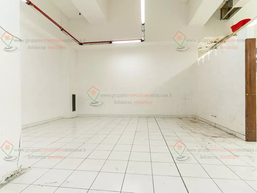 Immagine 27 di Locale commerciale in affitto  a Siracusa