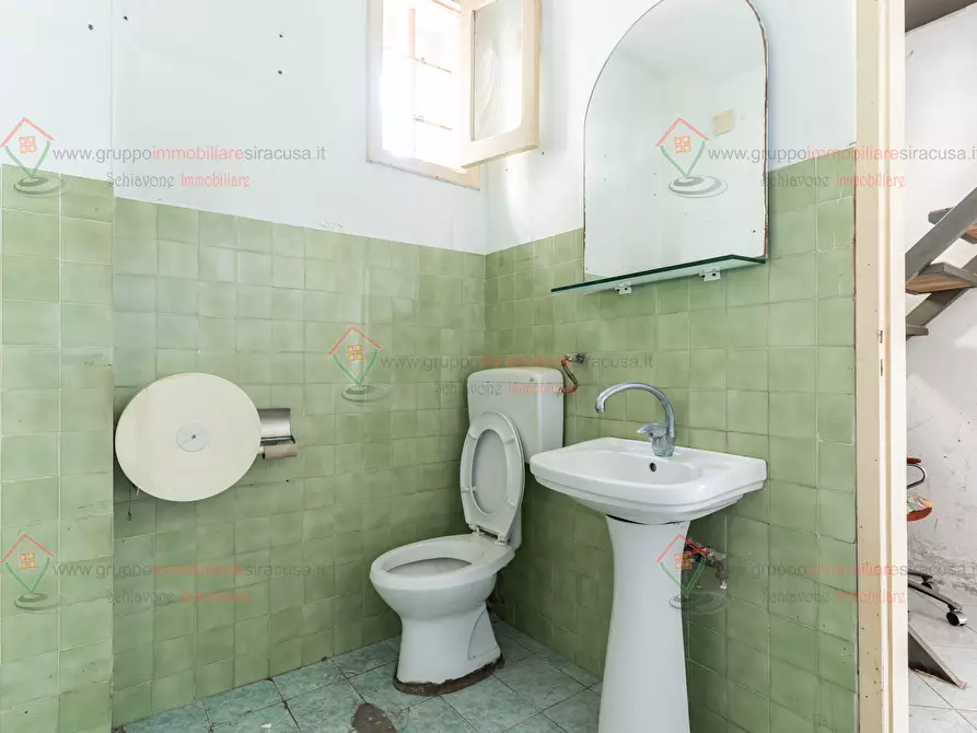 Immagine 7 di Locale commerciale in vendita  a Siracusa