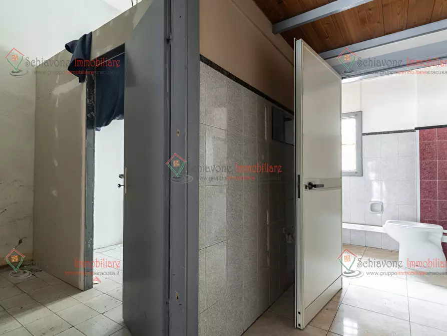 Immagine 4 di Locale commerciale in vendita  a Siracusa
