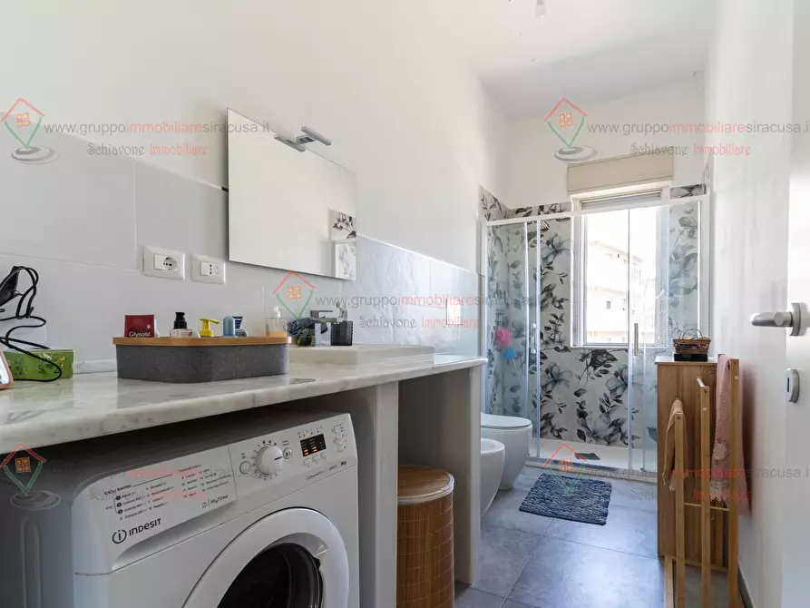 Immagine 15 di Pentalocale in vendita  a Siracusa