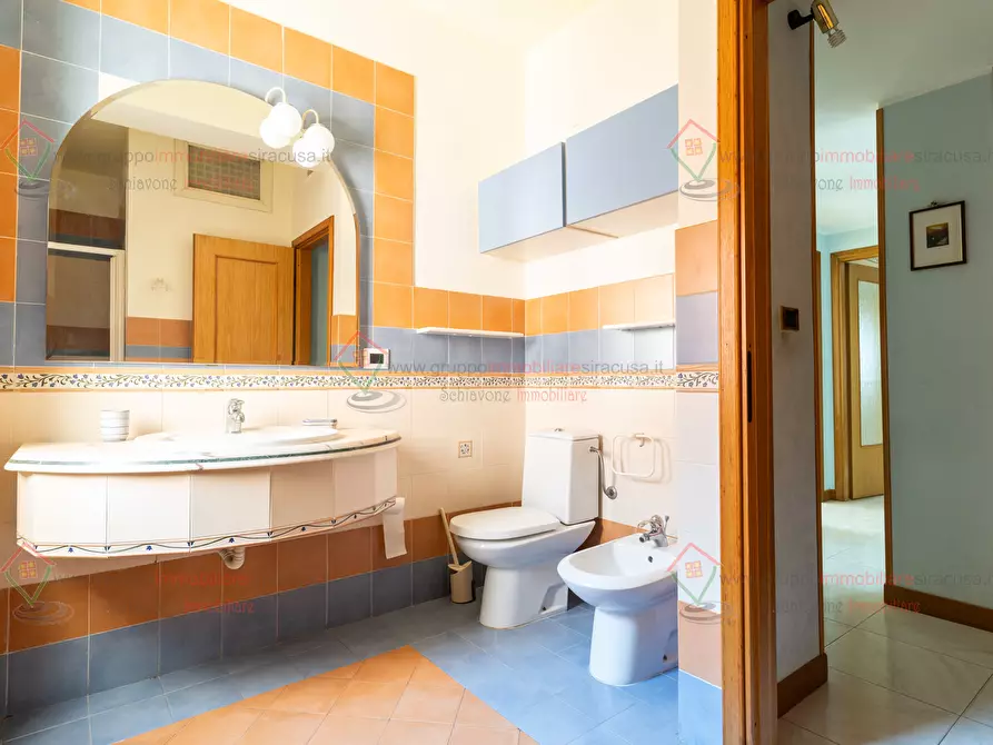 Immagine 25 di Pentalocale in vendita  a Siracusa