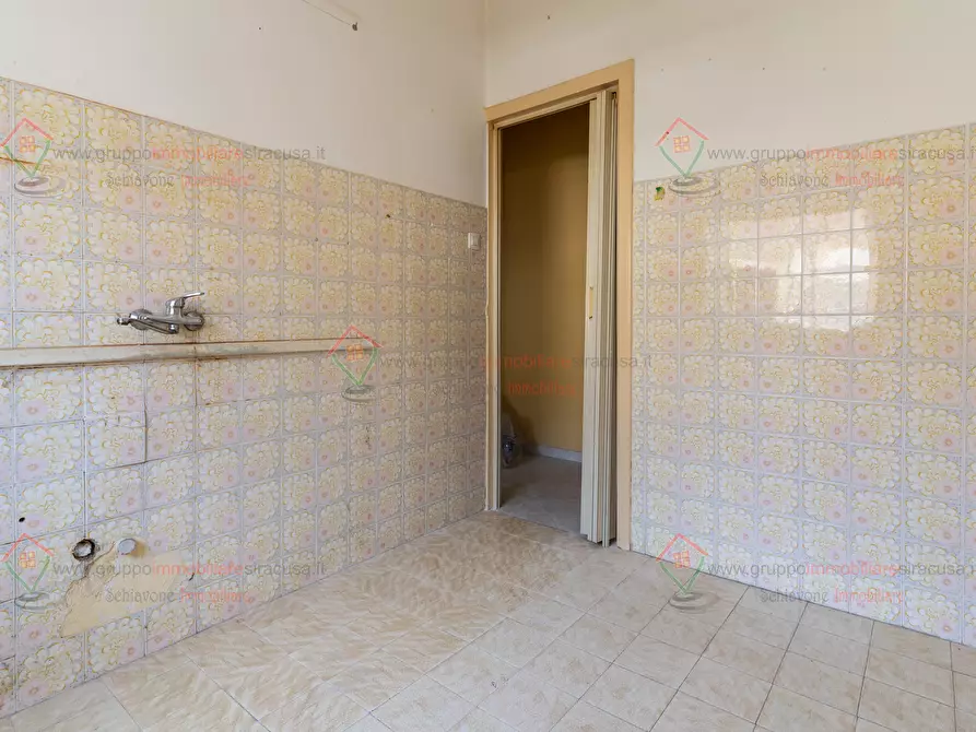 Immagine 12 di Trilocale in vendita  a Siracusa